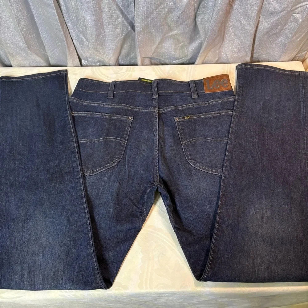 NWT- Lee Men's Extreme motion Zander Slim Straight Jeans